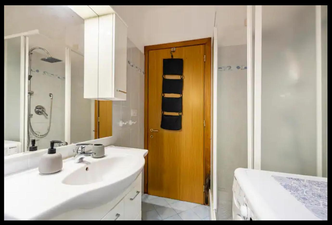 Ferienwohnung Palazzo Wanny Free Parking & Terrace Florenz Exterior foto